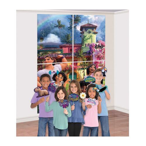 Encanto Scene Setter with Assorted Photo Props 16 Pack