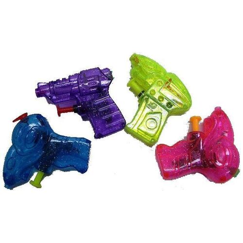 16 Water Pistols